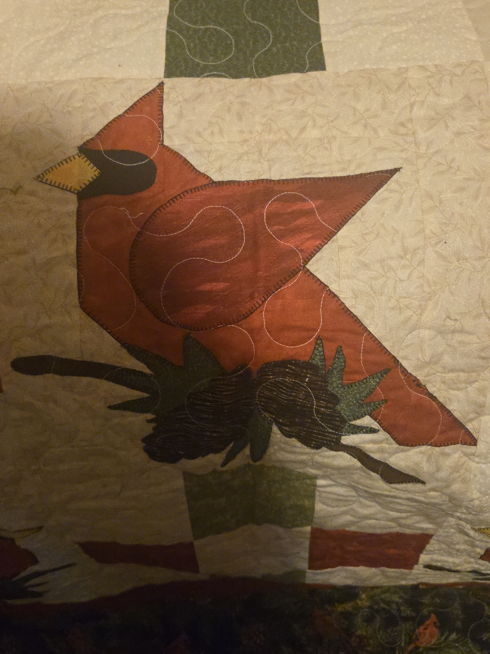 Handmade christmas Cardinal Patchwork Quilt - Red and Green Home Bedding - Picture 3 of 10
